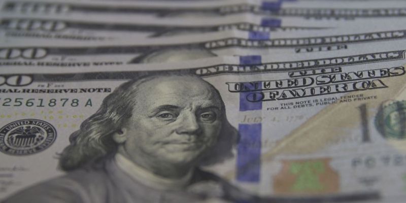 Dólar tem leve alta e sobe para R$ 5,30 após decisões do STF