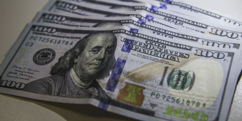 Dólar fecha dia em queda de 0,04%