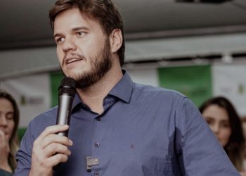 Bruno Cunha Lima alerta empresa que organiza o São João
